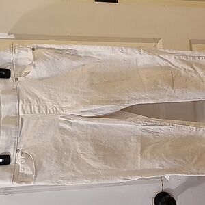 Gloria Vanderbilt White Jeans w/ Bedazzled Pockets